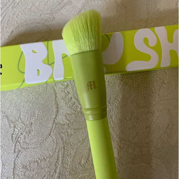 Made By Mitchell MF4 Brush & Beauty Sponge Blender Duo Bundle BNIB - Picture 5 of 15